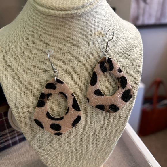 Leopard earrings - Picture 3 of 4